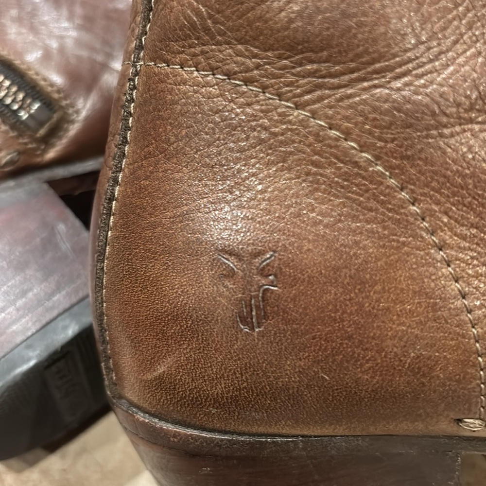 FRYE Zipper Up Soft Leather Bootie 2 inches Heels size 9 - Picture 11 of 14